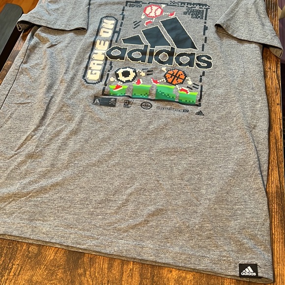 Boys Adidas Tee - Picture 2 of 4